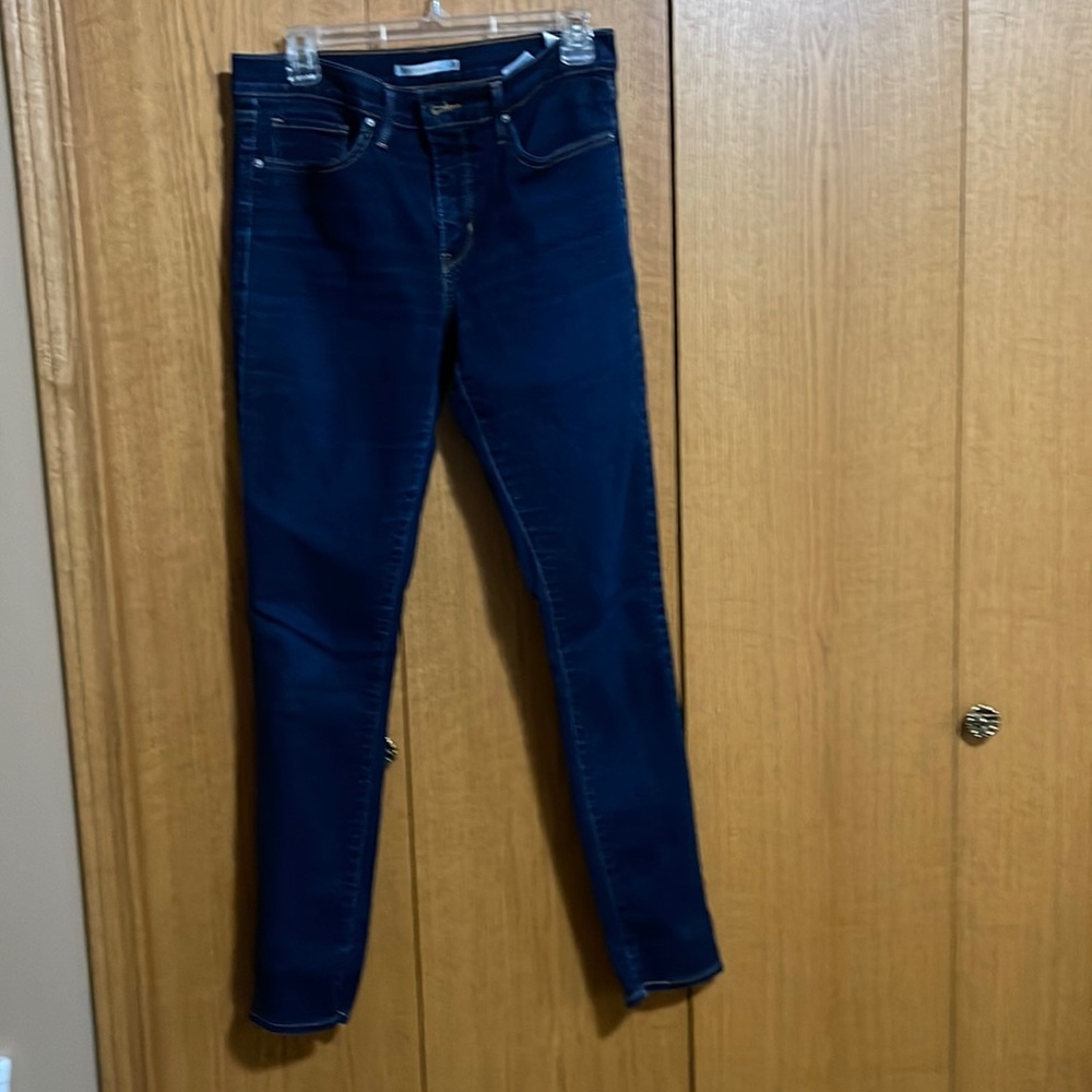 Levi’s 311 Shaping Skinny Jean